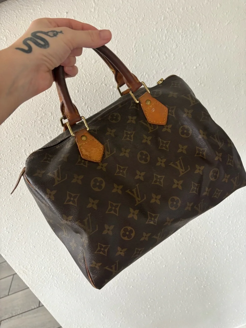 Louis Vuitton Brown Monogram Canvas Handbag with Tan Trim - Picture 1 of 10